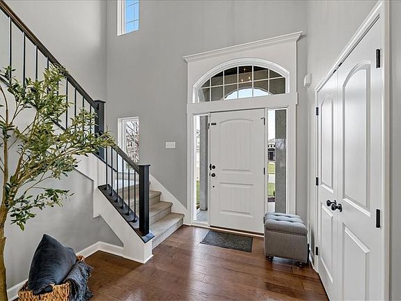 3rd image of 19004 Skyview Ln