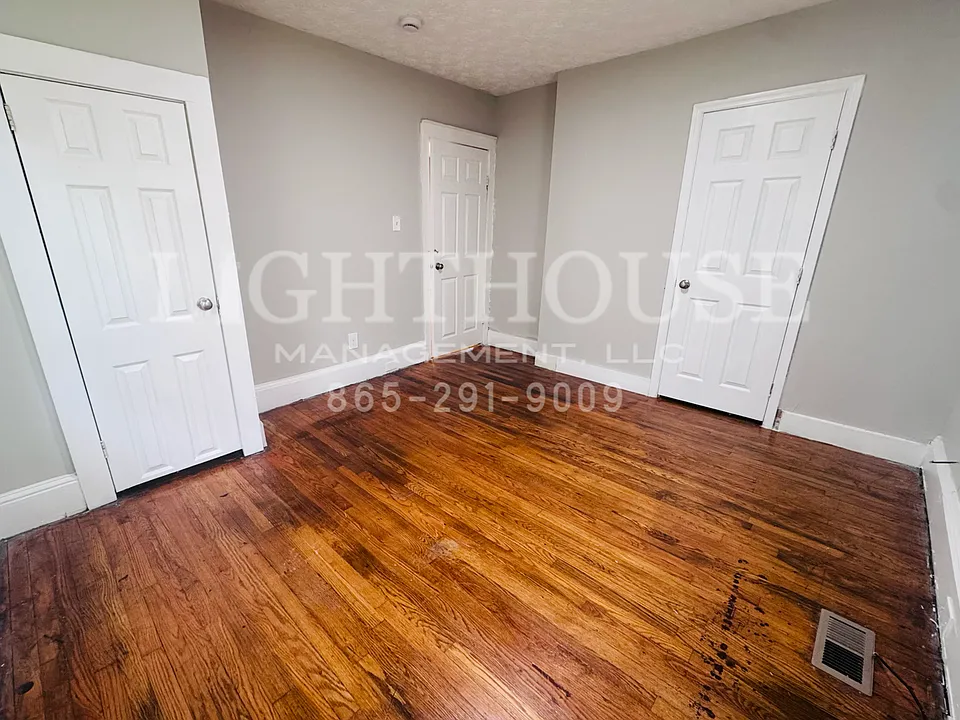 4129 Holston Dr