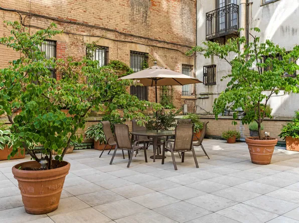 310 Lexington Avenue image 13 of 16