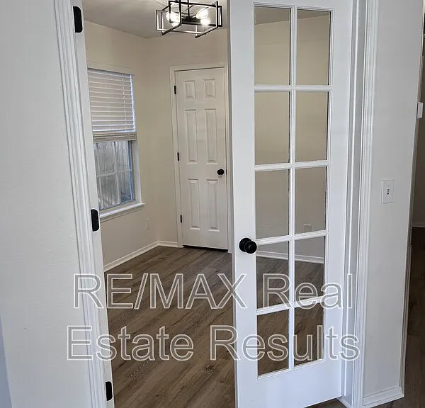 1607 N Timberline Dr — Photo 11