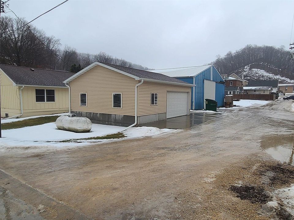 2nd image of 600 Main St