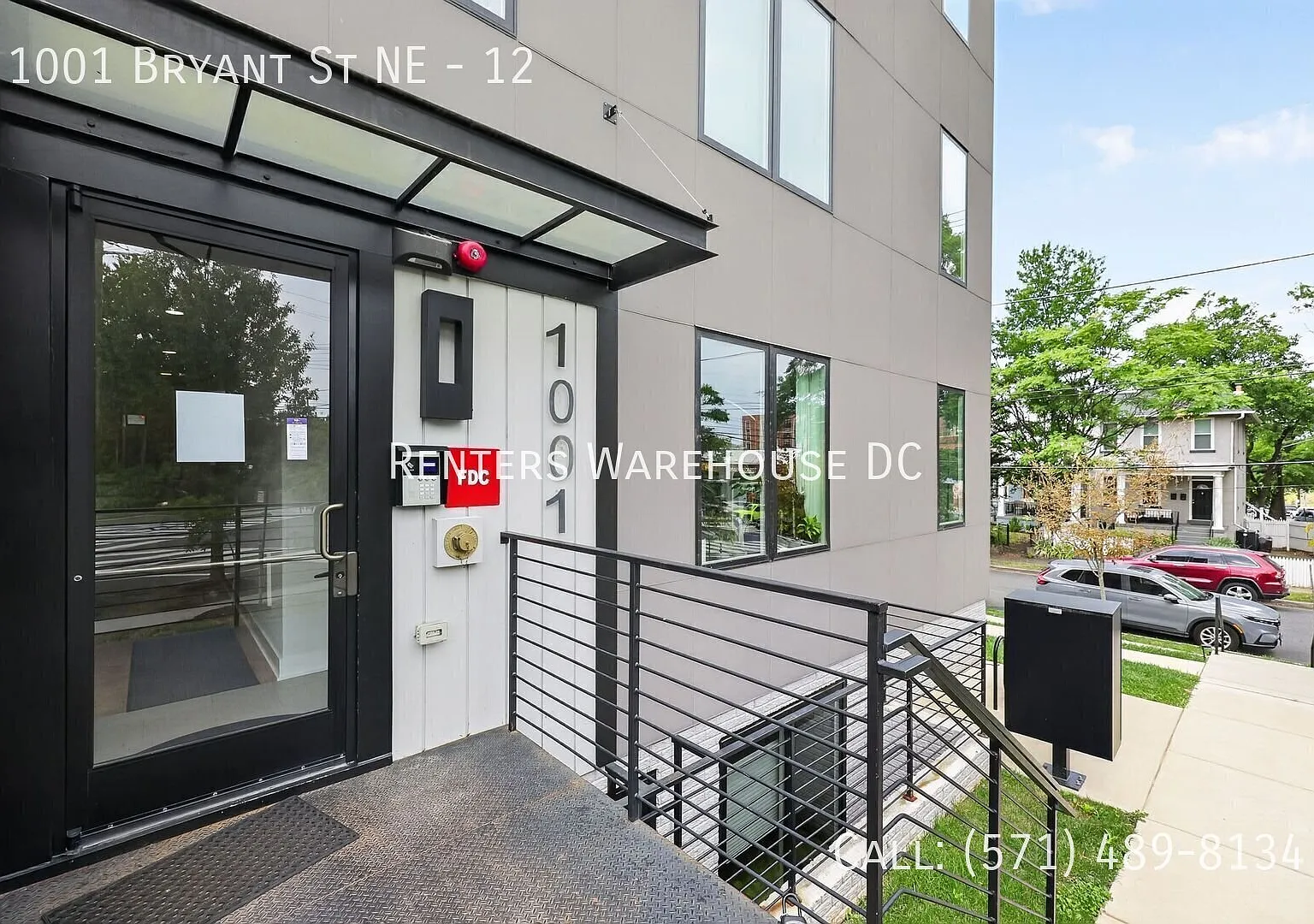 Contemporary 2BR/2BA Residence with Designer Finishes & optional parking — Photo 2