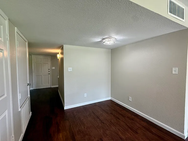 435 Clear Creek Ln — Photo 5