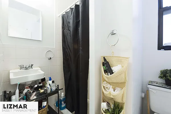 Sold by Lizmar Asset Management LLC | media 20