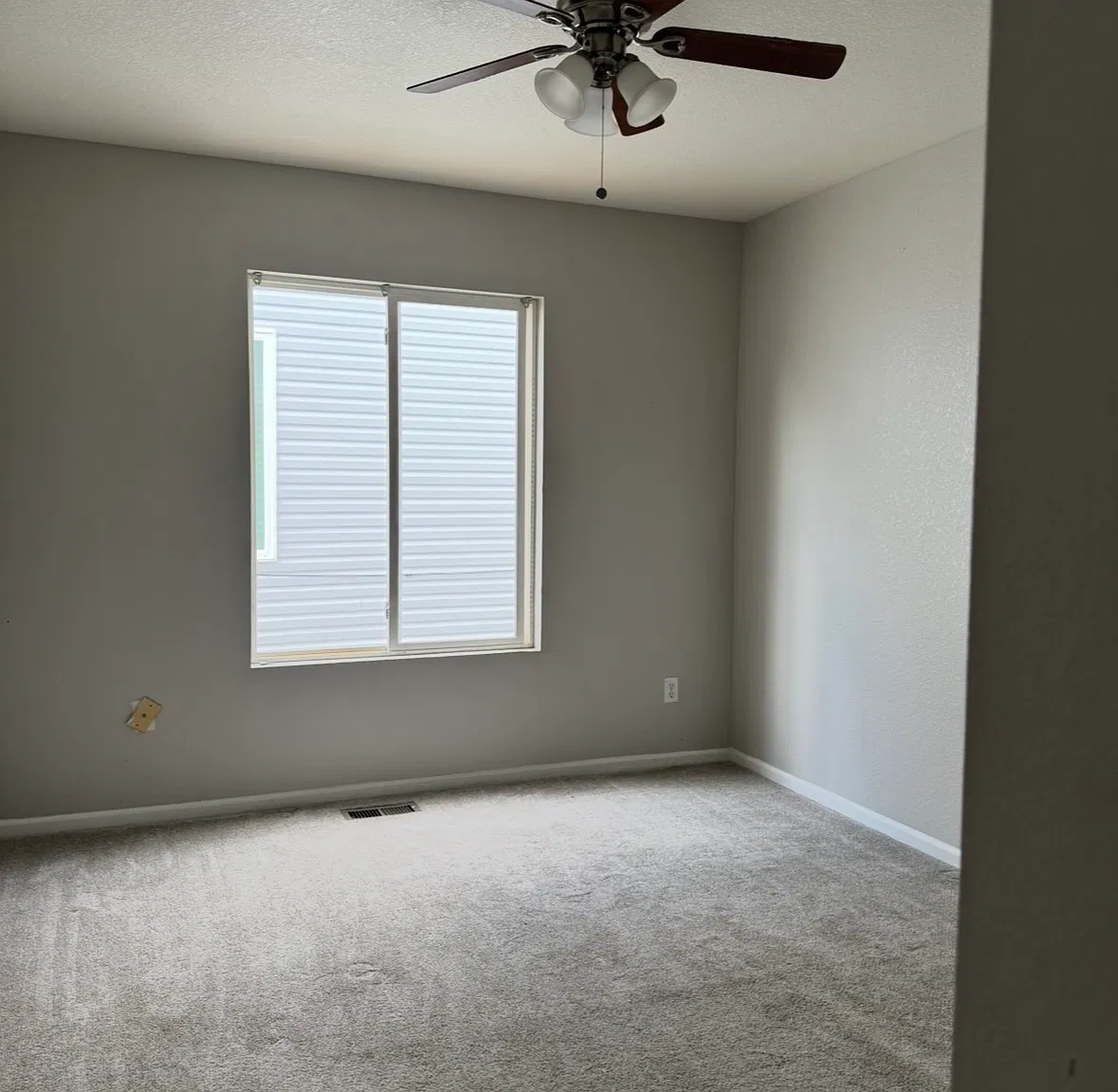 4 bed, 2.5 bath, 3192 sqft, $3,100 — Photo 2