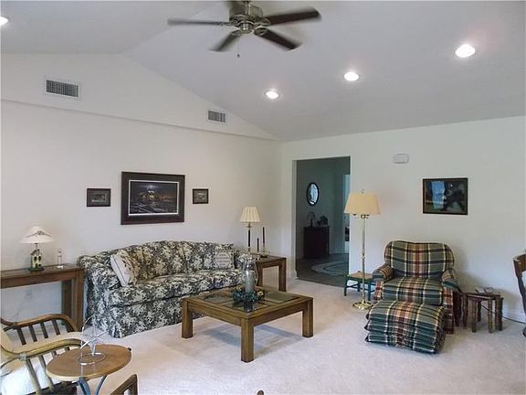 3rd image of 403 Wimbledon Dr