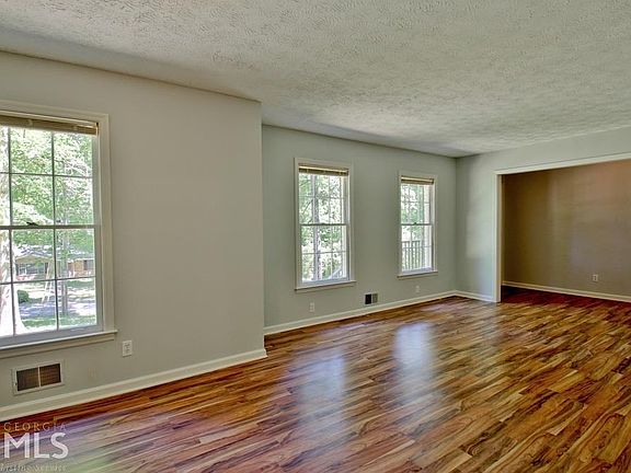 5th image of 155 W Lake Dr