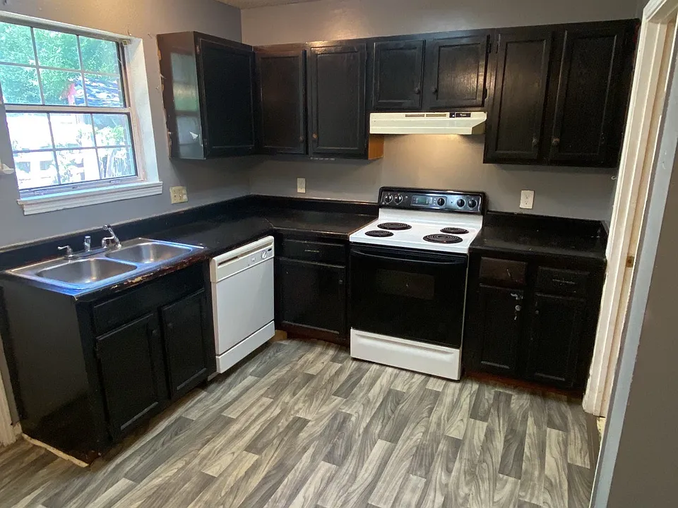 807 Holder Ct