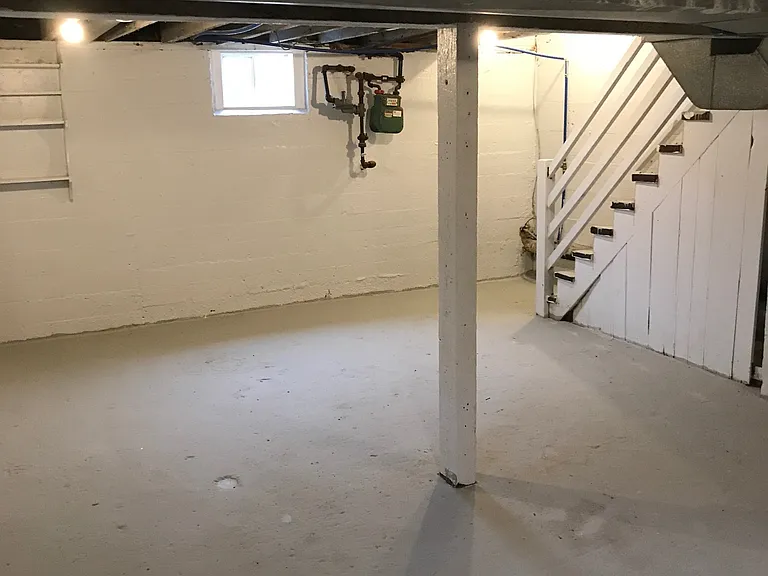 111 S Wilson Ave — Photo 8