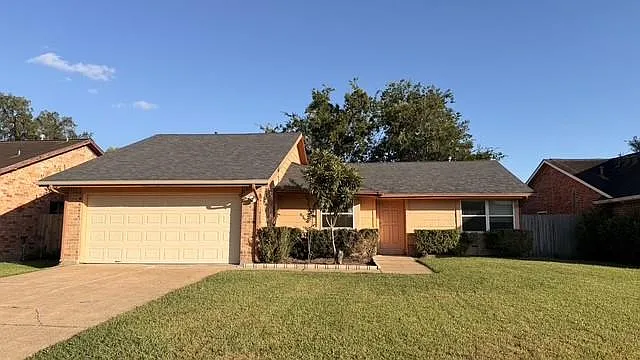 3 bed, 2.0 bath, 1342 sqft, $1,800 — Photo 1