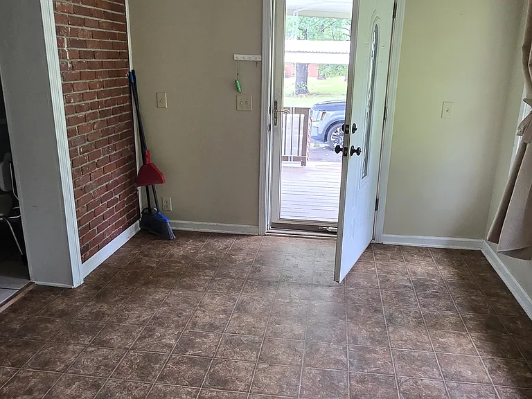 1131 Hut Rd — Photo 7