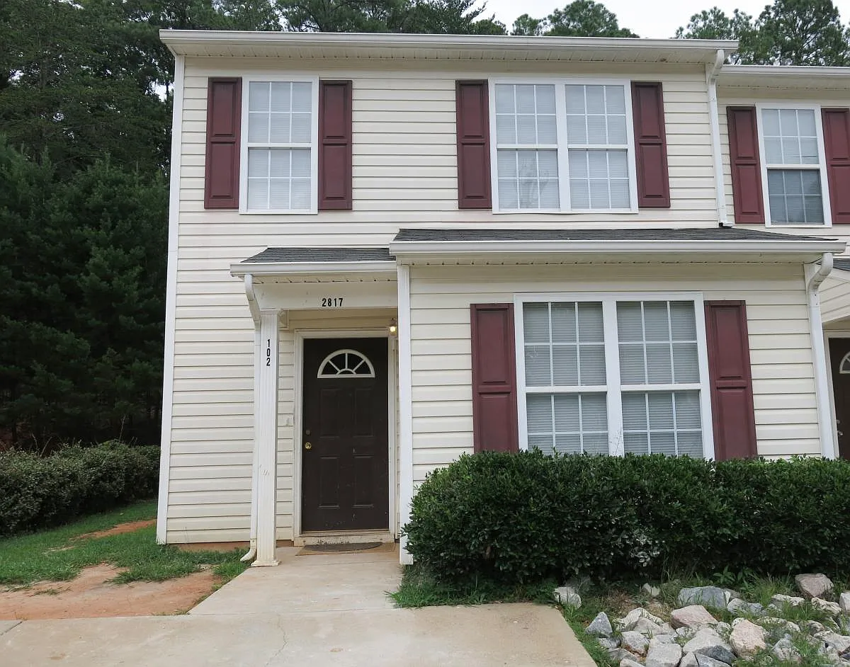 3 bed, 1400 sqft, $1,650 — Photo 1