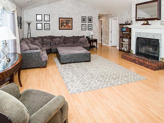 3rd image of 39 Indian Springs Trce