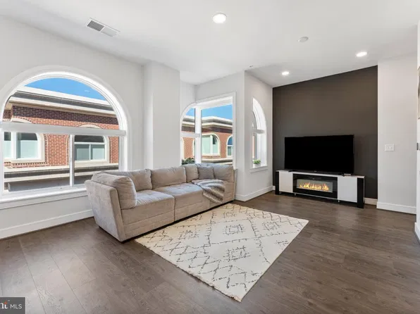 635 Slaters Ln #405, Alexandria, VA 22314