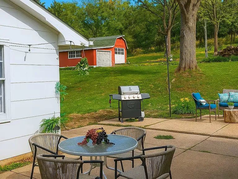 2333 Highway 100 — Photo 17