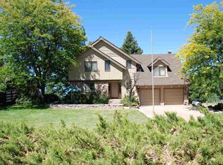 823 Lassen View Dr, Westwood, CA