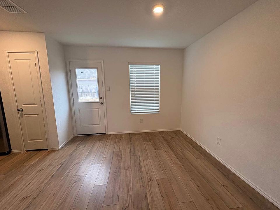 1st image of 1347 Mosely Cir