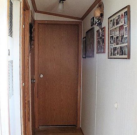 hallway to beroom/bathroom 2