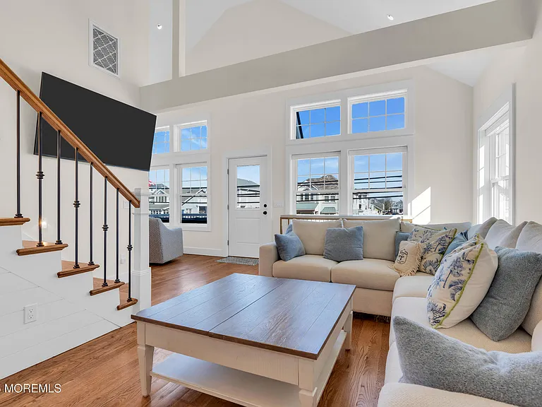 455 Main St E — Photo 18