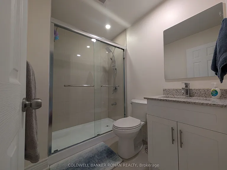 41 Camrose Dr — Photo 21