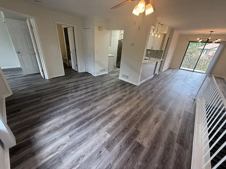 1560 Meadowside Ct — Photo 4