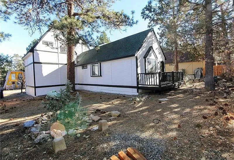 3 bed, 2.0 bath, 1200 sqft, $2,250 — Photo 2