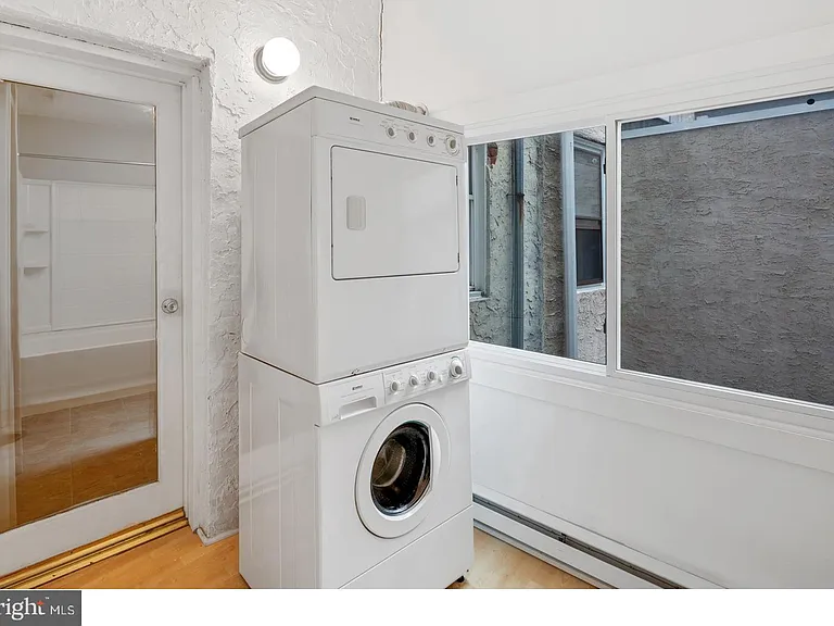 1010 New Market St — Photo 10