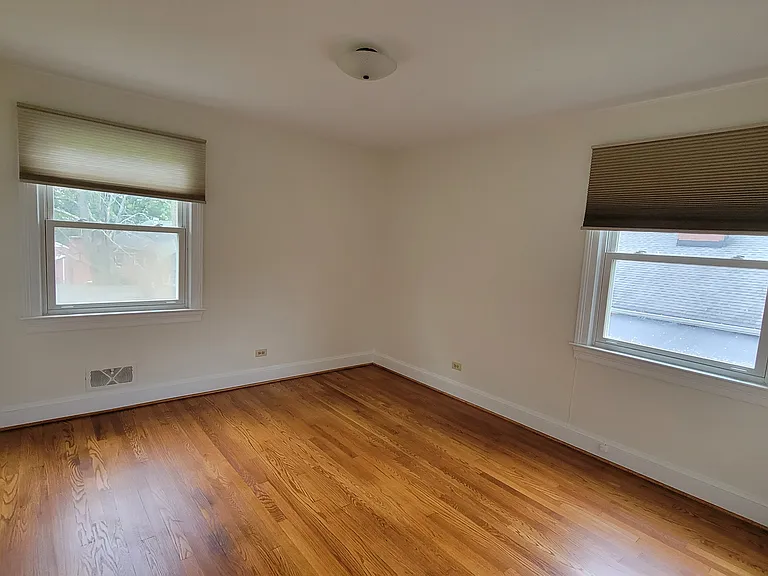 2316 Greenbrier Dr — Photo 3