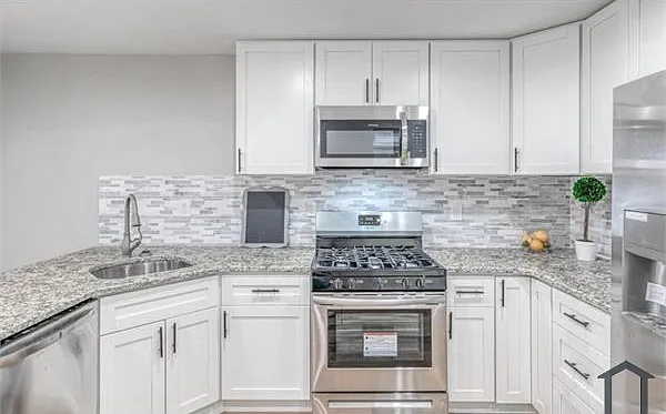 2021 W Oxford St — Photo 10