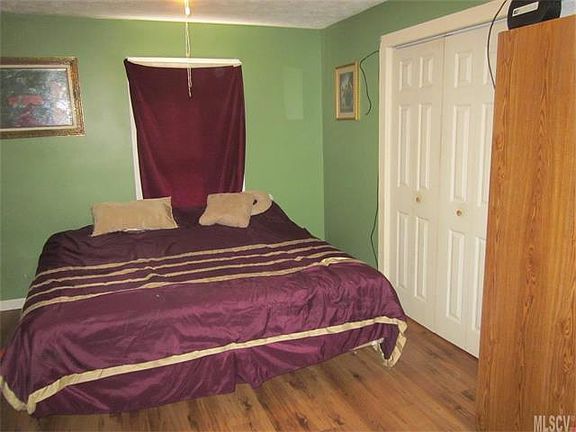3rd image of 14 Crescent St