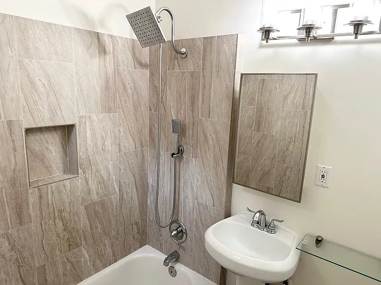 541 W 5th St #208 — Photo 5