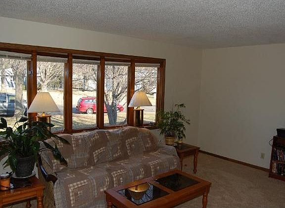 2nd image of 11961 Oak Park Ct NE