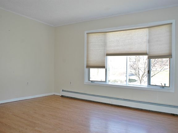 4th image of 137 Chief Nimham Cir