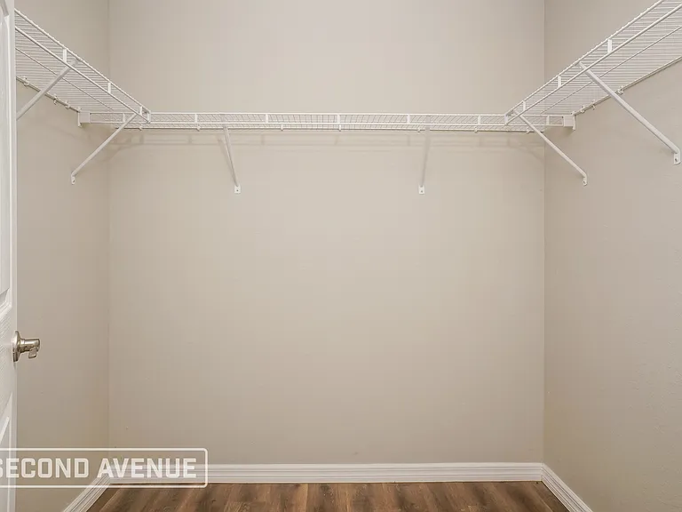 404 Biscayne Dr — Photo 12