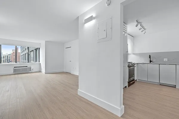 Rented by Greystar | media 7