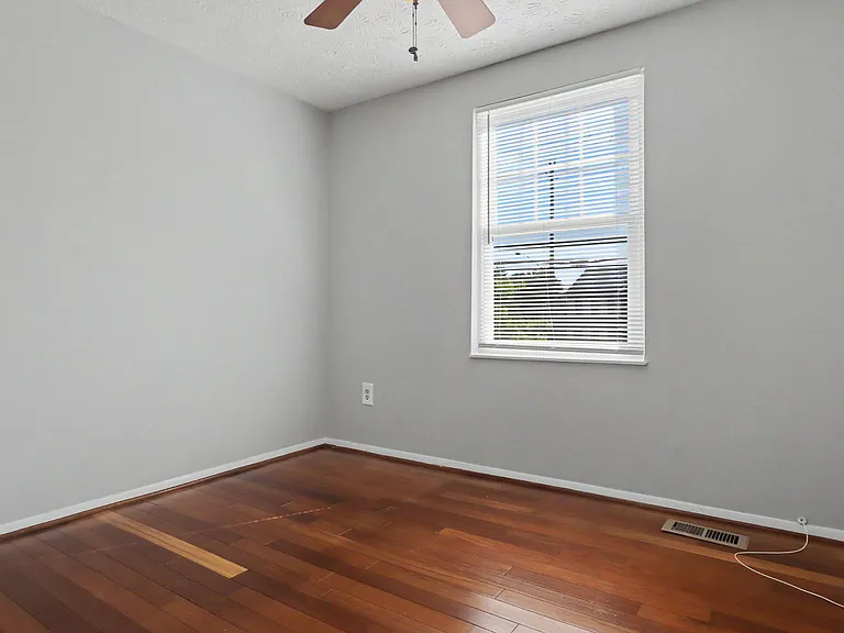 Upstairs Bedroom 4