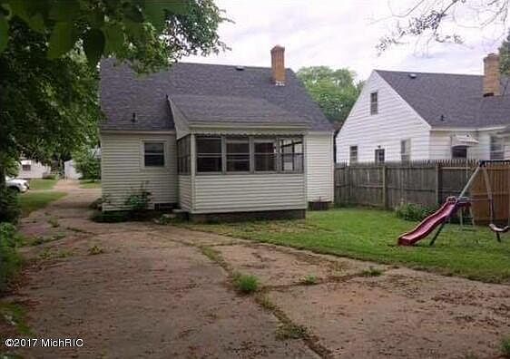 2nd image of 1006 Johnston St SE