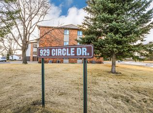 929 Circle Dr, Aberdeen, SD 57401