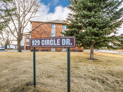 929 Circle Dr, Aberdeen, SD, 57401