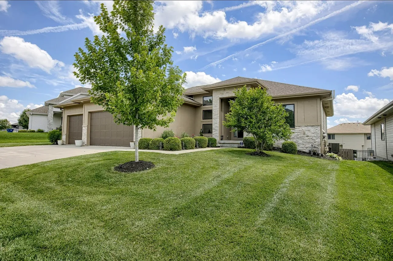 6 bed, 3630 sqft, $3,550 — Photo 2