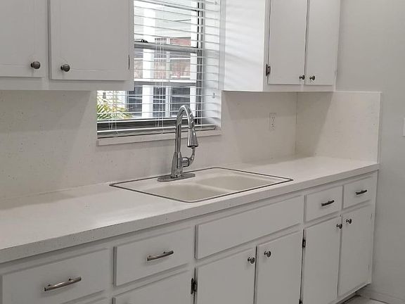 4th image of 419 S Crescent Dr