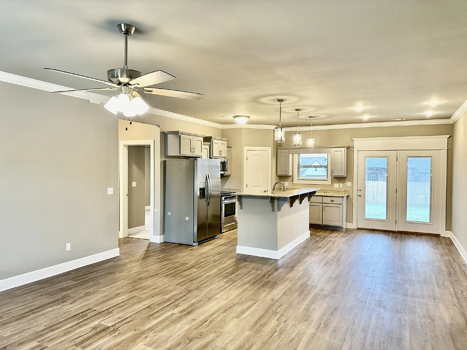 3 bed, 2.0 bath, 1412 sqft, $1,595 — Photo 4