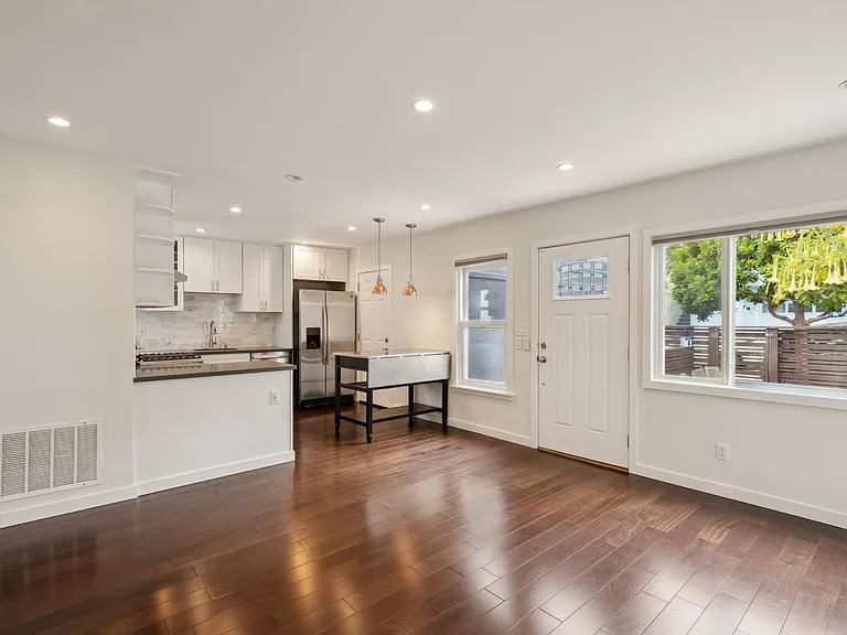 421 Nevada St — Photo 8