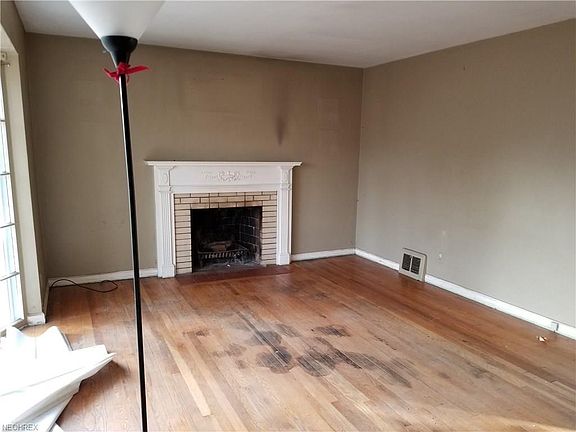 4th image of 1529 Sunset Dr NE
