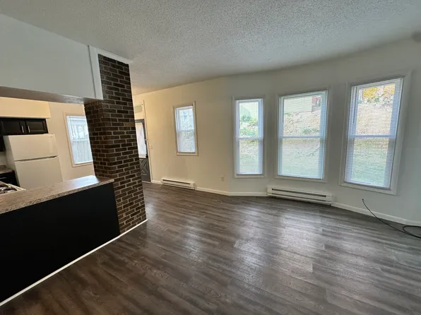 1103 University Pl #A, Burlington, IA 52601
