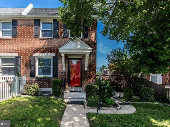 576 Fairway Ter, Philadelphia, PA 19128