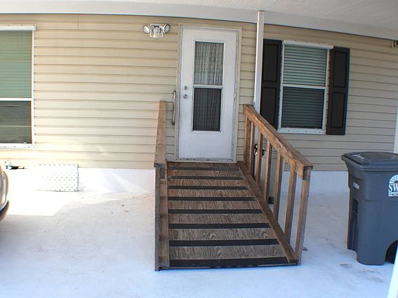 4th image of 875 Sun Bird Ln