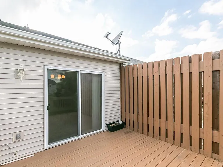 1087 N Pine St — Photo 10