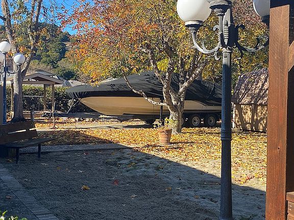 RV or boat storage w/hookups