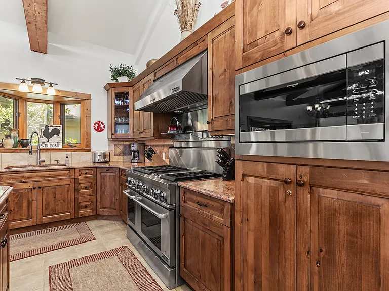 Top Level - Gourmet Kitchen - 2 Ovens, Flattop, 6 Burner Gas Stove